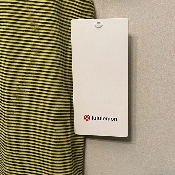 NWT Lululemon Swiftly Tech 2.0 Size 2 Yellow & Black Athletic Shirt (fitted) - Picture 4 of 9